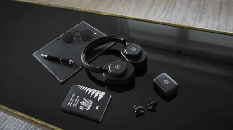 Master&Dynamic MW07 - หูฟังไร้สาย Leica PLUS EARPHONES FOR LEICA 0.95
