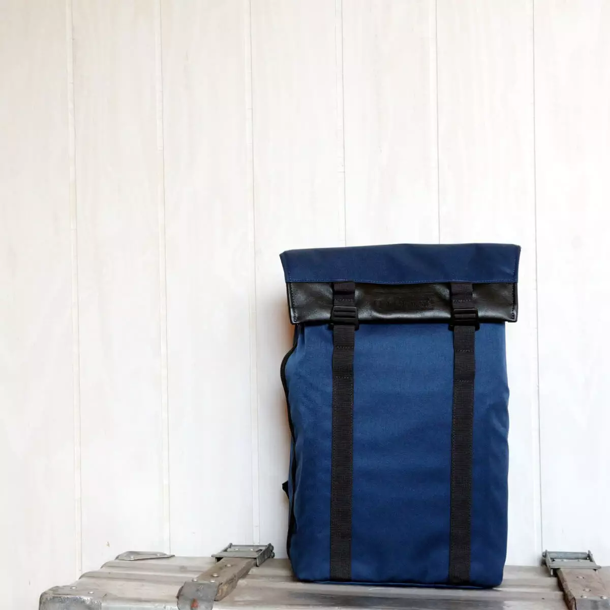 Artisan & Artist RDB-SL300 Nylon Sling Bag