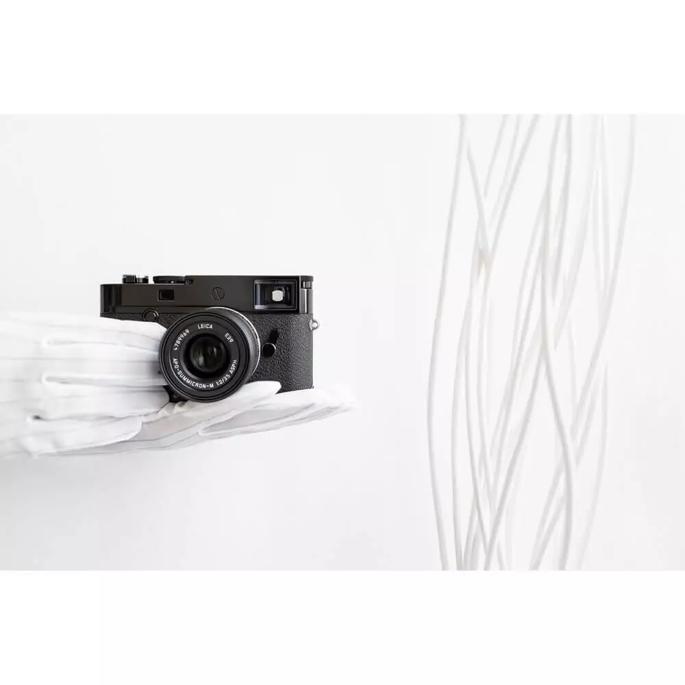 Leica M10-R Digital Rangefinder Camera Black Paint Finish